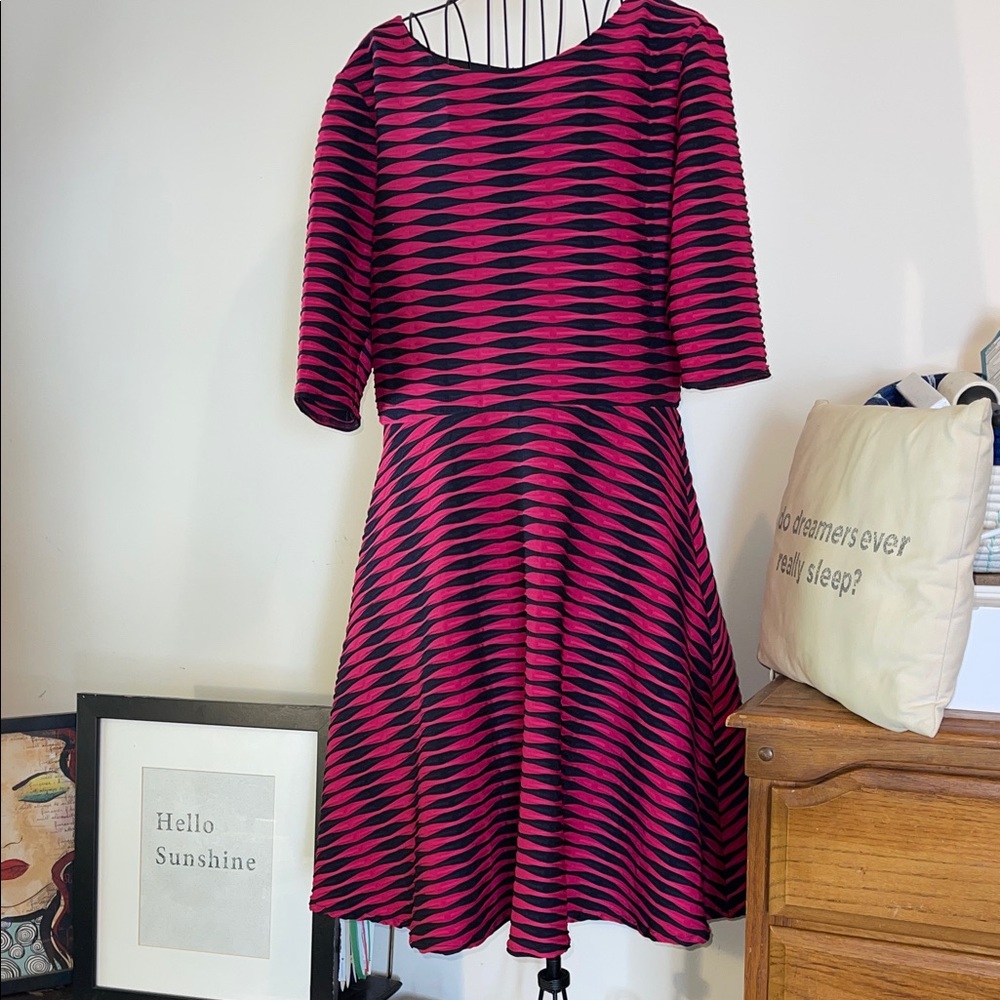 Donna Morgan Red and Black Midi Dress